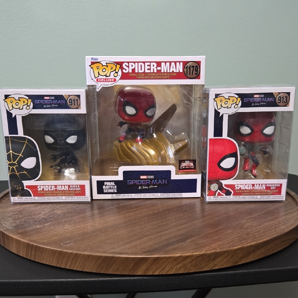 Funko Pop! Spider-Man Deluxe Set - Red, Black, Gold